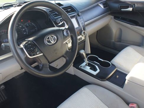 Used 2014 Toyota Camry LE image 8