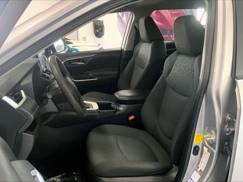 Used 2022 Toyota RAV4 XLE image 10