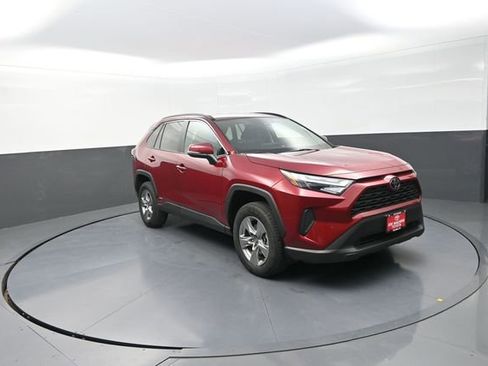 Used 2025 Toyota RAV4 XLE AWD/4WD image 23