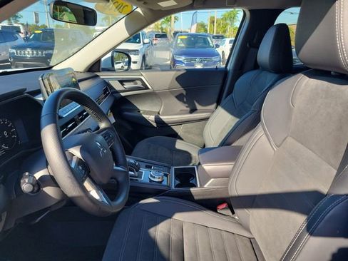 Used 2025 Mitsubishi Outlander SE image 21