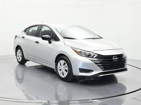 Used 2025 Nissan Versa S FWD image 3