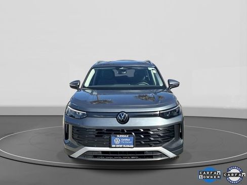 Used 2025 Volkswagen Tiguan SE FWD image 2