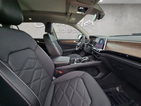 Used 2024 Volkswagen Atlas SE FWD image 24