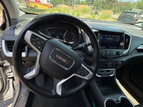 Used 2024 GMC Terrain SLT AWD/4WD image 18