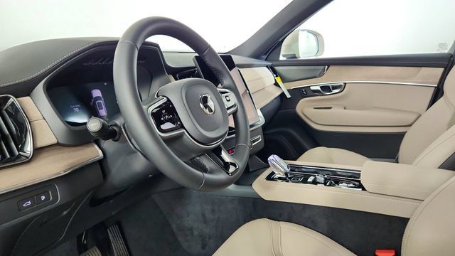 New 2026 Volvo XC90 T8 Plus w/ Protection Package Premier AWD/4WD image 12