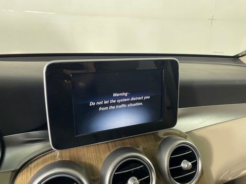 Used 2018 Mercedes-Benz GLC 300 4MATIC image 7