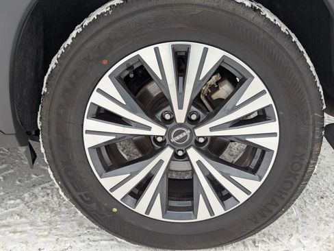 Used 2023 Nissan Rogue SV w/ SV Premium Package image 11