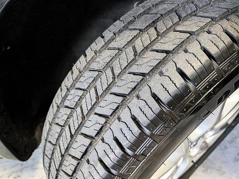 Used 2025 Chrysler Pacifica Select FWD image 16
