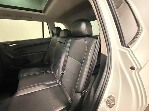 Used 2018 Volkswagen Tiguan SE w/ Panoramic Sunroof Package AWD/4WD image 48