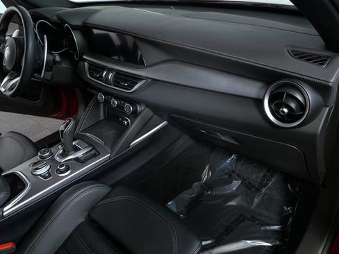 Used 2023 Alfa Romeo Stelvio Veloce image 23