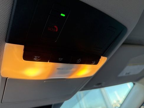 Used 2022 Nissan Rogue SV image 16