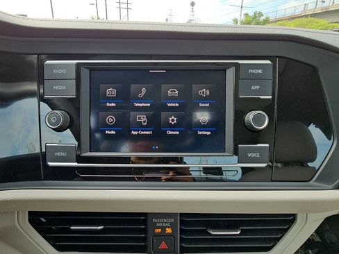 Used 2022 Volkswagen Jetta SE w/ Panoramic Sunroof Package FWD image 20