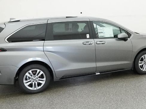 New 2026 Toyota Sienna Limited FWD image 10
