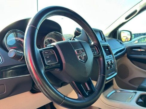 Used 2017 Dodge Grand Caravan SXT image 34