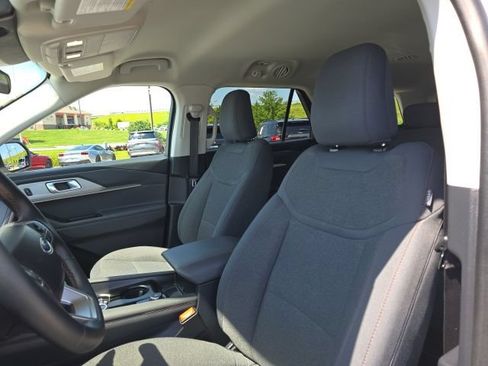 Used 2025 Ford Explorer Active AWD/4WD image 13