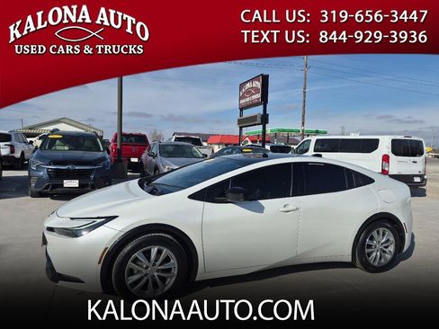 Used 2024 Toyota Prius XLE FWD image 1