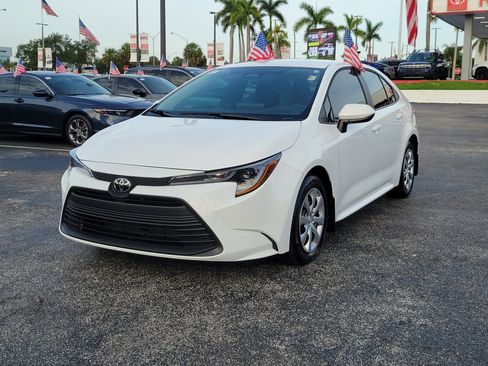 Used 2025 Toyota Corolla LE FWD image 5