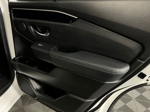 Used 2025 Honda Pilot Touring image 33