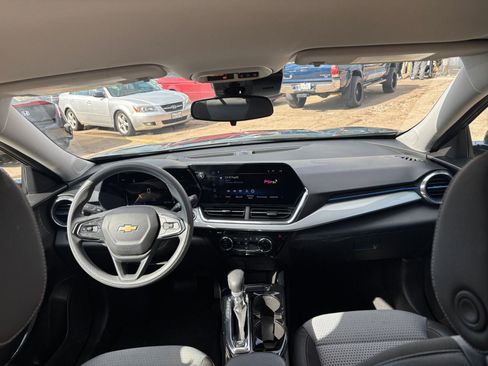 Used 2025 Chevrolet Trax LT image 31