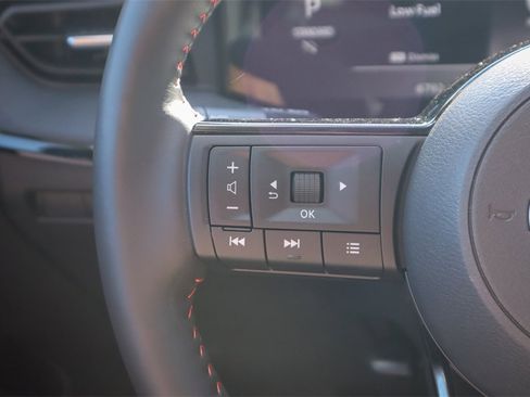 Used 2025 Nissan Kicks SR w/ SR Premium Package image 10