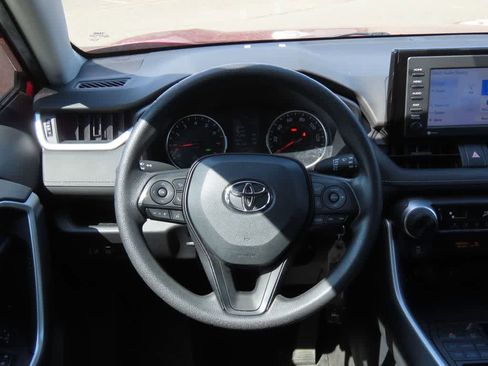 Used 2022 Toyota RAV4 LE image 18