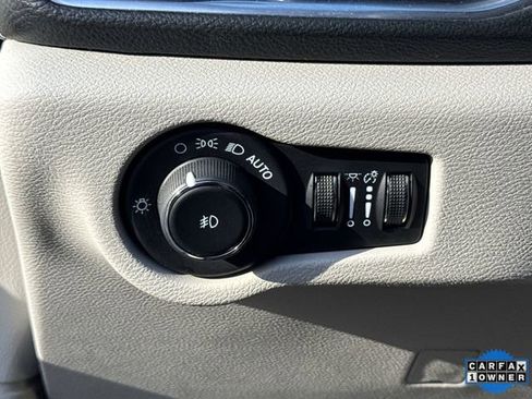 Used 2024 Chrysler Pacifica Limited image 34