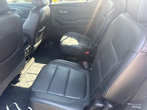 Used 2019 Chevrolet Traverse Premier w/ Driver Confidence II Package FWD image 4