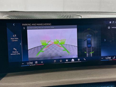 Used 2025 BMW 330i Sedan image 23