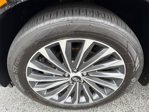 Used 2023 Hyundai Palisade Calligraphy w/ Winter Package image 11