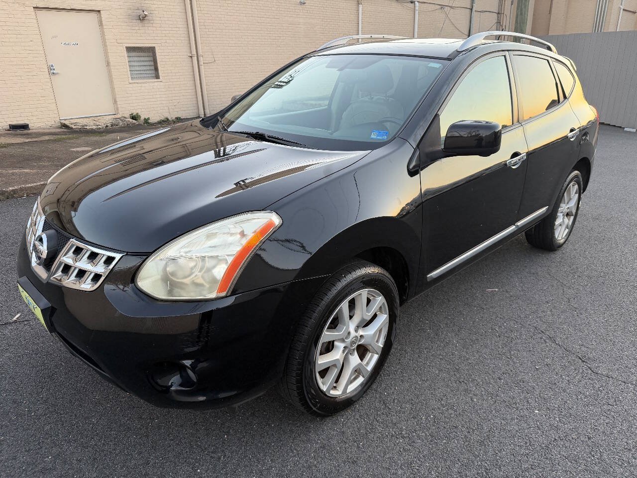 Used 2013 Nissan Rogue SL AWD/4WD image 2