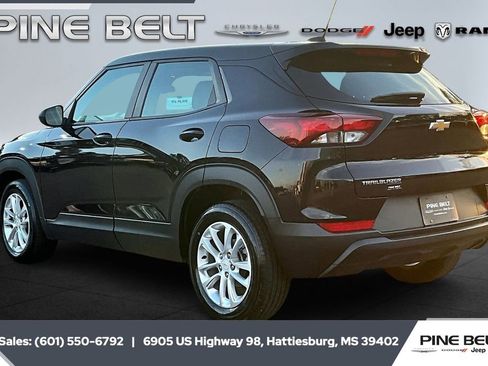 Used 2024 Chevrolet TrailBlazer LS image 2