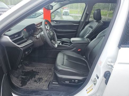 Used 2023 Jeep Grand Cherokee 4WD 4xe image 6