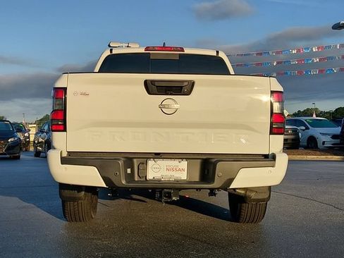 Certified 2026 Nissan Frontier SV w/ SV Convenience Package RWD image 4