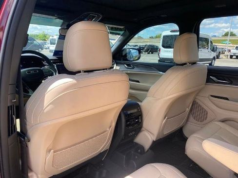 Used 2024 Jeep Grand Cherokee L Limited AWD/4WD image 30