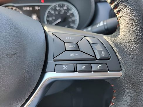 Used 2025 Nissan Versa SR image 16