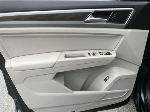 Used 2019 Volkswagen Atlas SE w/ Towing Package image 16