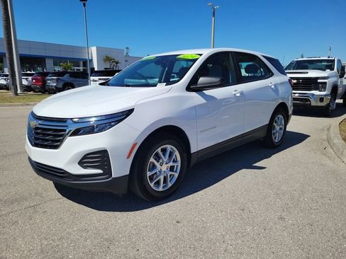 Certified 2024 Chevrolet Equinox LS w/ Driver Confidence II Package image 2