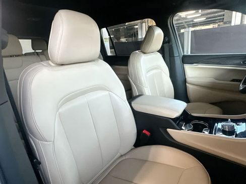 Used 2023 Jeep Grand Cherokee L Limited AWD/4WD image 27