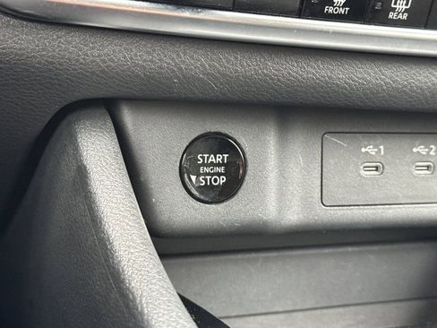 Used 2025 Nissan Rogue SV AWD/4WD image 33