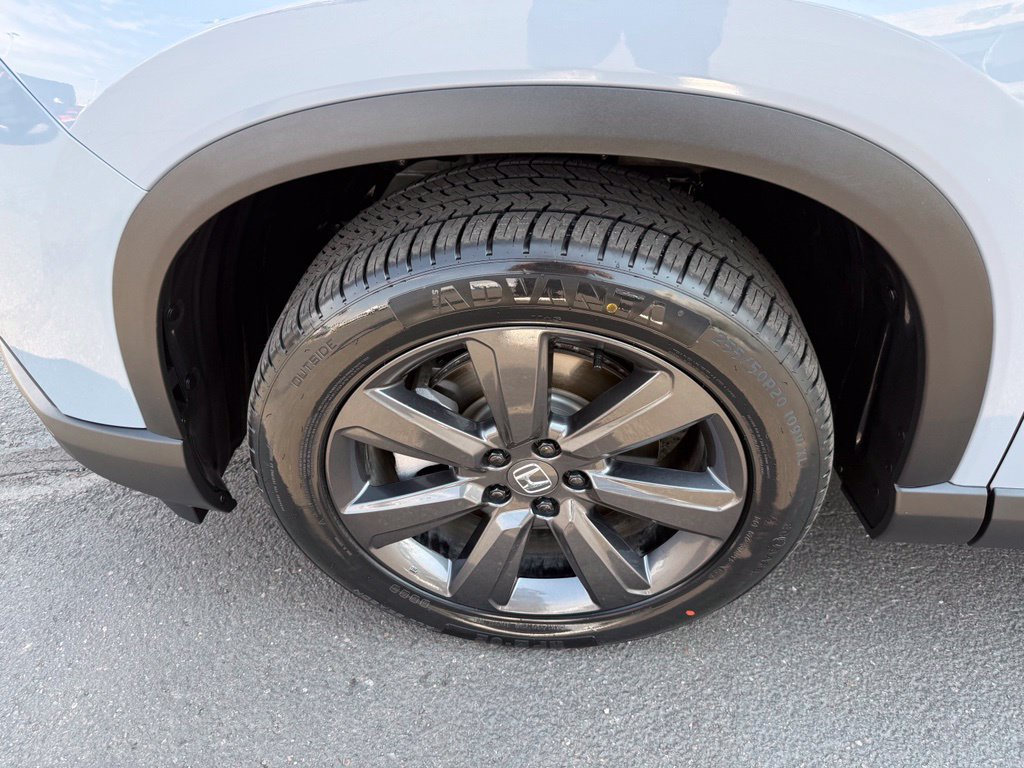 Used 2025 Honda Pilot Sport image 10