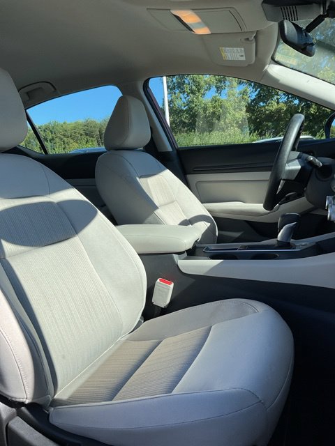Used 2025 Nissan Altima 2.5 SV FWD image 16