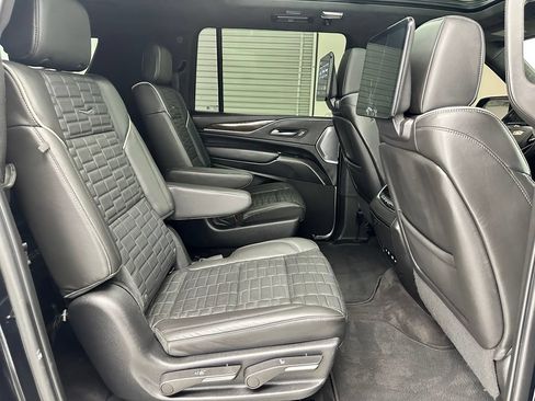 Used 2022 Cadillac Escalade ESV Sport Platinum AWD/4WD image 28