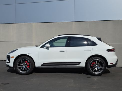 Certified 2023 Porsche Macan S AWD/4WD image 2