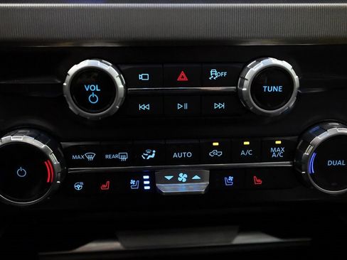 Used 2025 Ford F350 Platinum w/ Platinum Plus Package image 24