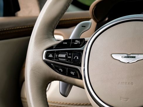 Used 2021 Aston Martin DBX image 14