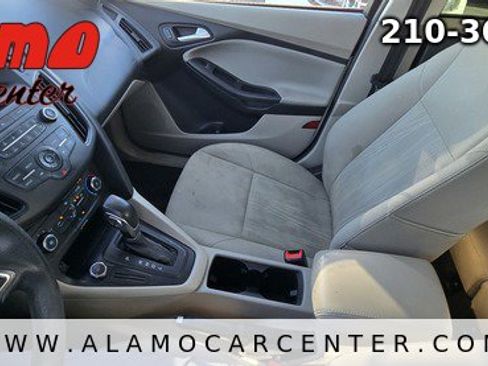 Used 2017 Ford Focus SE image 32