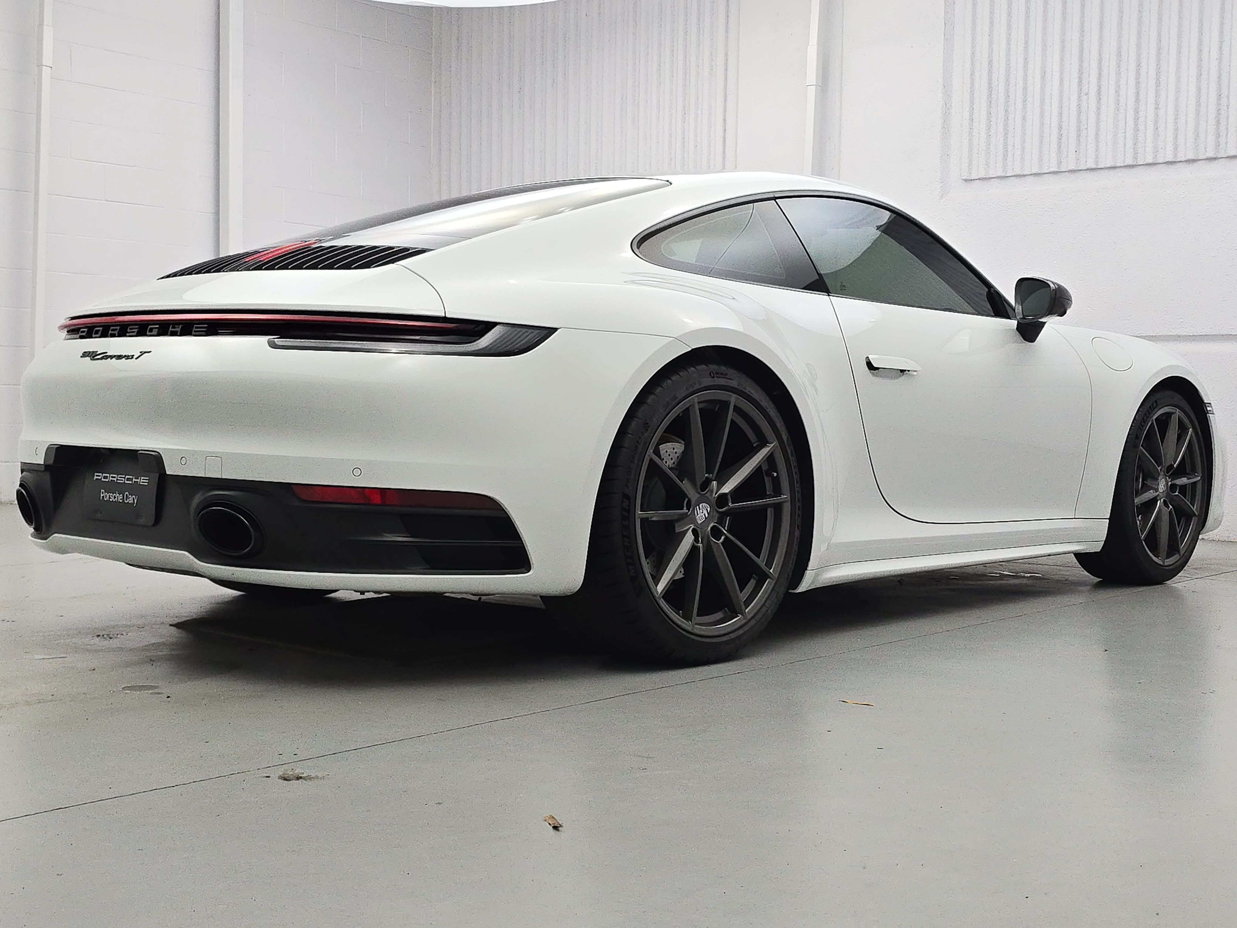 Certified 2023 Porsche 911 Carrera T RWD image 7