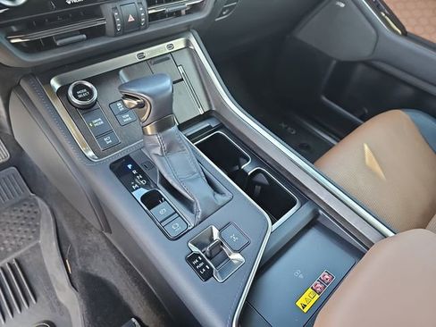Used 2025 Lexus GX 550 w/ Accessory Package (2T) AWD/4WD image 29
