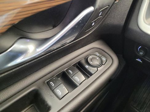 Used 2020 GMC Terrain SLE image 27