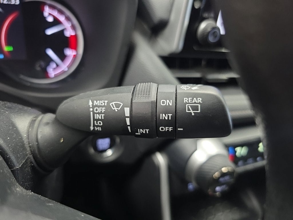 Used 2024 Toyota RAV4 XLE FWD image 25